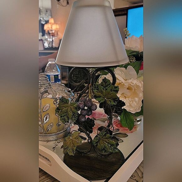 #Wrought Iron Tea Candle Holder Ivy Grapes with Frosted Glass Lampshade - Picture 2 of 7